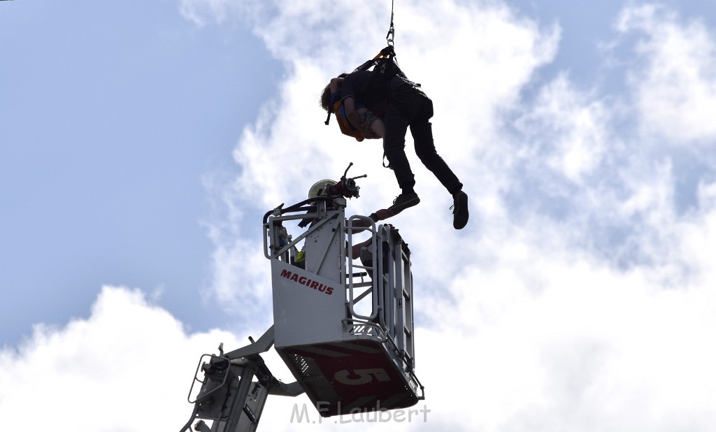 Koelner Seilbahn Gondel blieb haengen Koeln Linksrheinisch P145.JPG - Miklos Laubert